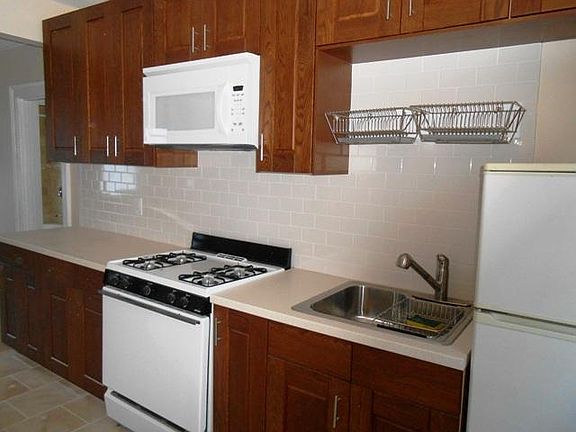 3rd image of 200 Alden Ave #D