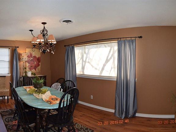 3rd image of 902 W Cornelia Ave