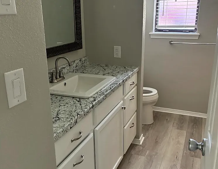 253 N Moore Ave — Photo 6
