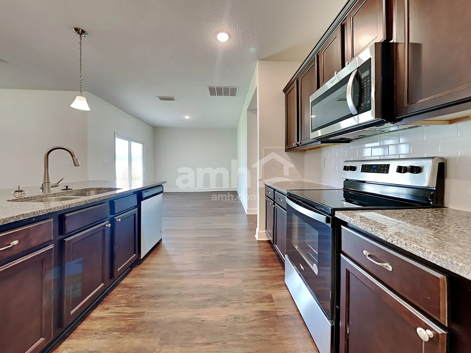 5 bed, 3.0 bath, 2215 sqft, $2,465 — Photo 4
