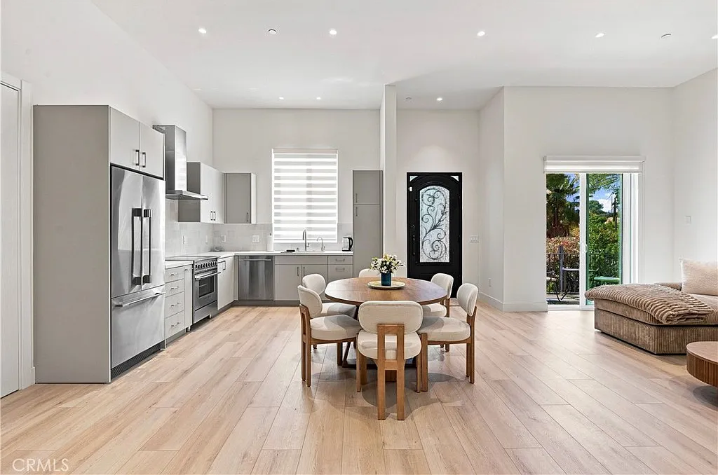 2 bed, 1200 sqft, $4,500 — Photo 3