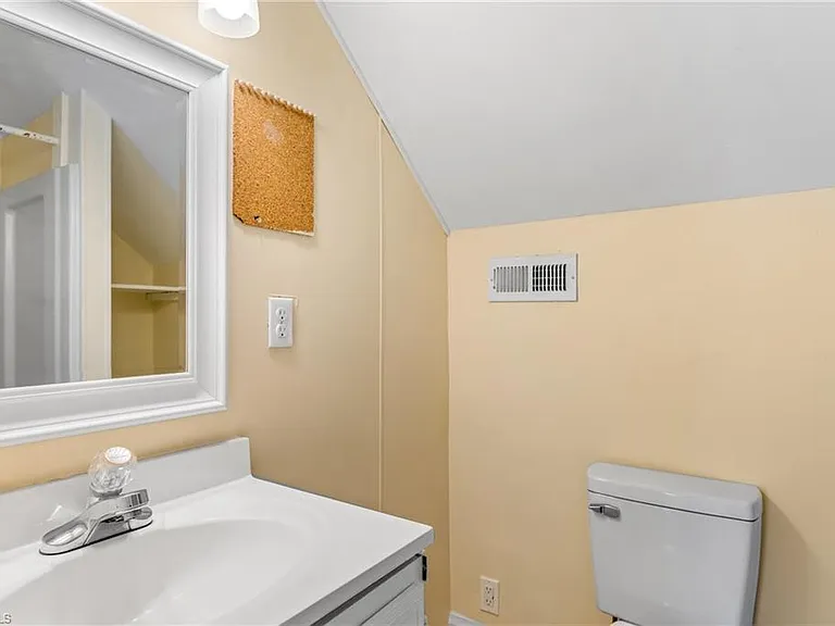 810 Elwell Ave — Photo 29