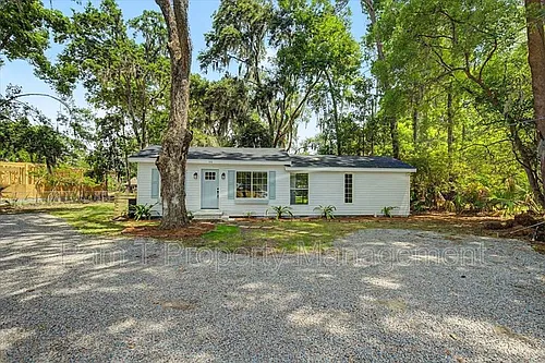 106 Holcomb St Photo 1