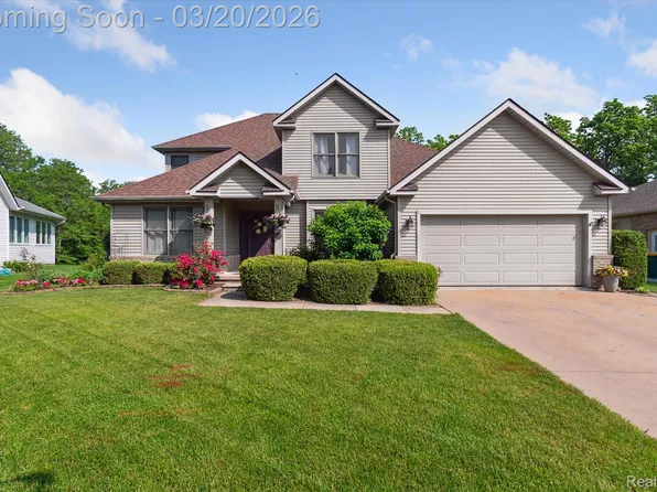 1453 Maplewood Dr, Saline, MI 48176