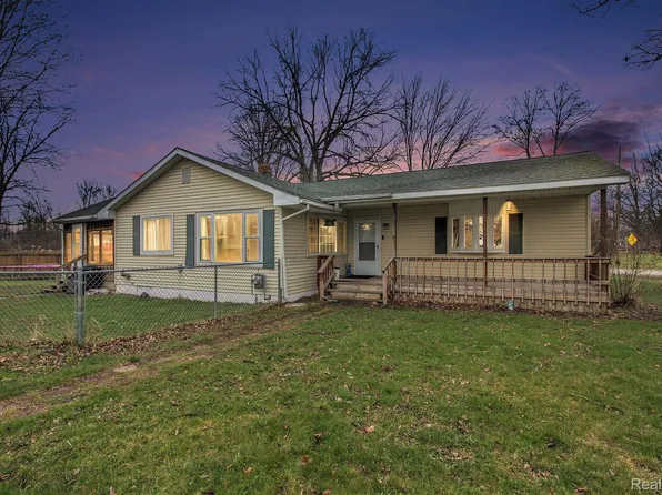 6105 Saratoga Ln, Flint, MI 48506