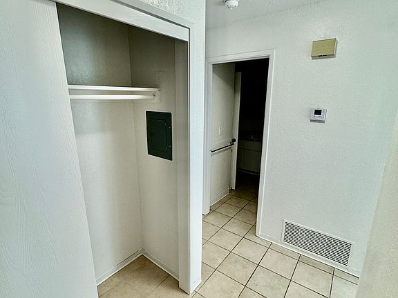 4th image of 348 Robinson St #27