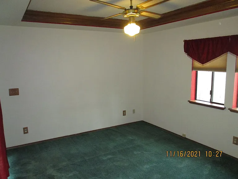 527 N Washington St — Photo 5