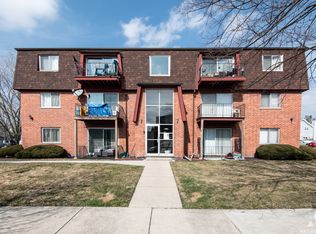 7120 166th St APT 2C, Tinley Park, IL 60477