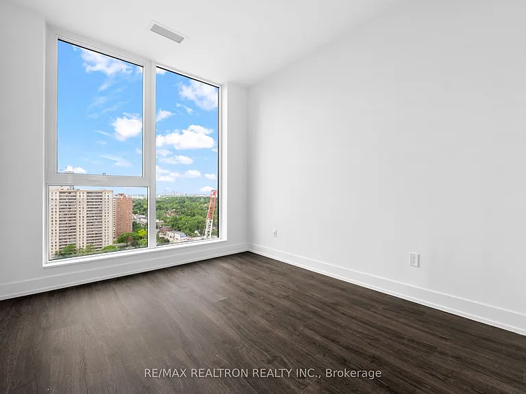 25 Cordova Ave #Penthouse 06 — Photo 21