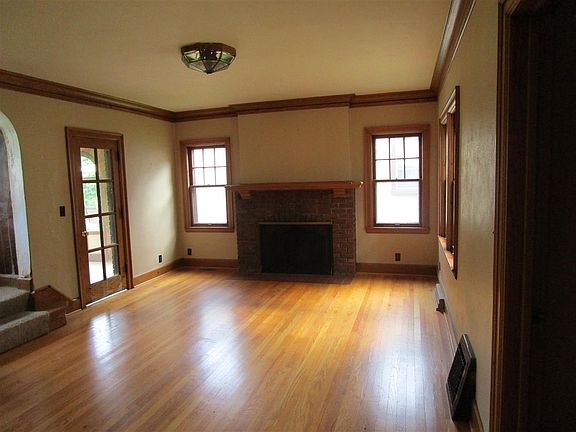 3rd image of 417 Robert Ave