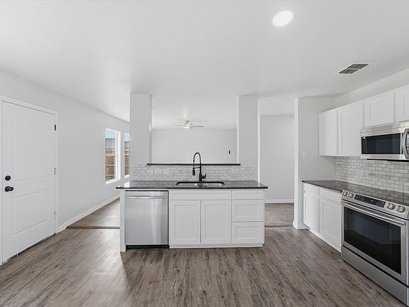 4th image of 12134 Shine Ave
