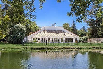 3rd image of 44714 Country Club Dr