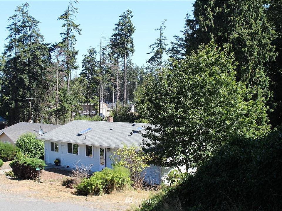 1st image of 460 E Bluff Dr