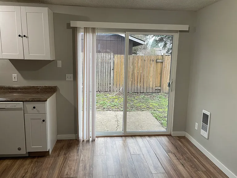 1154 NE 17th Ave — Photo 6