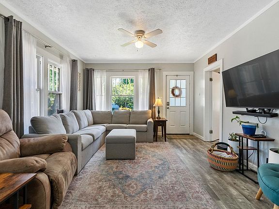 5th image of 1211 E Nina Ave