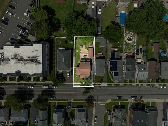 3rd image of 125 Stevens Ave