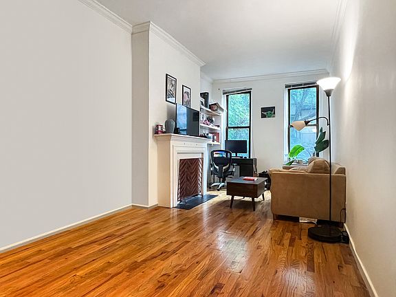 4th image of 346 E 51st St APT 2R