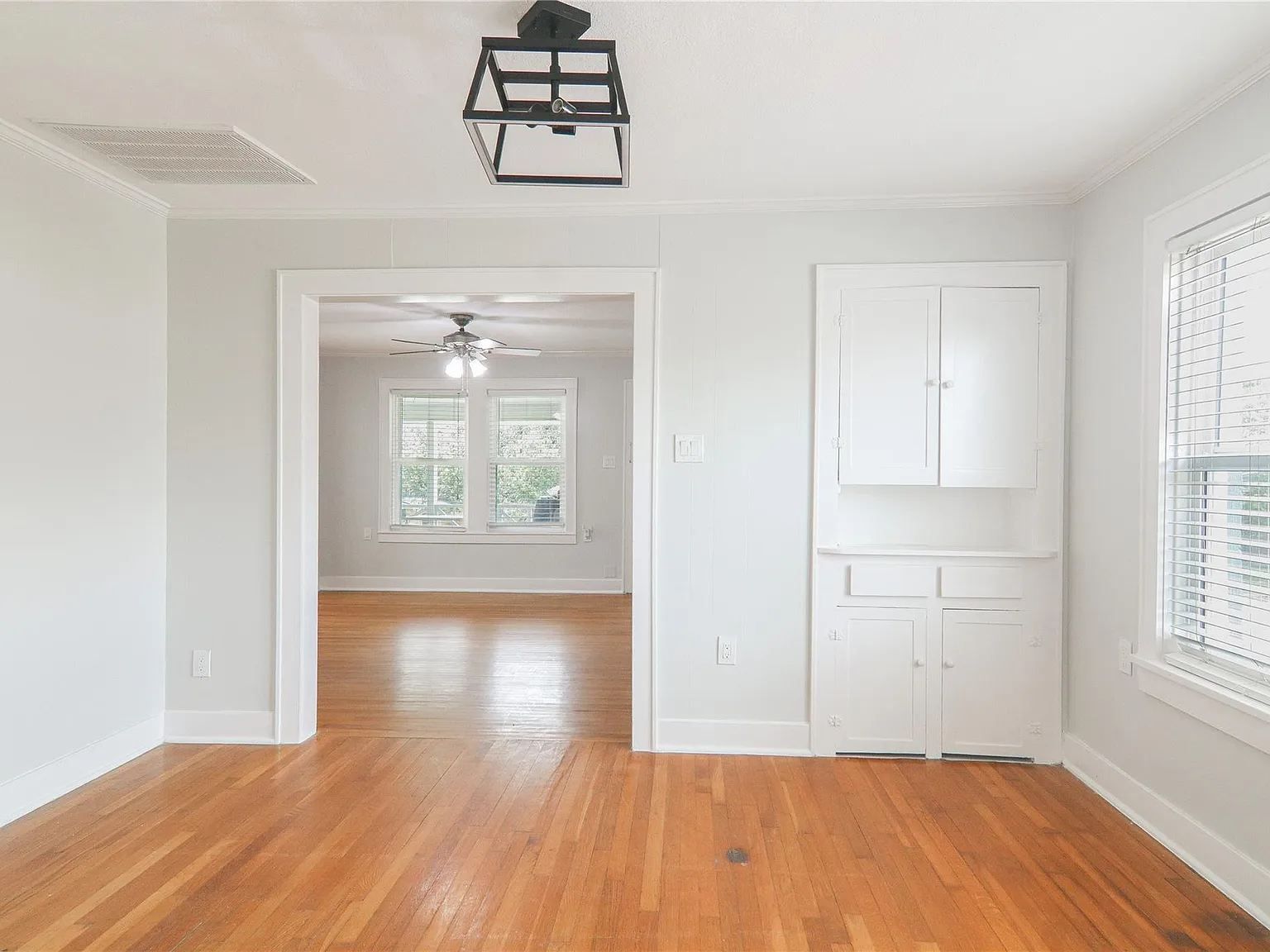 2 bed, 1.0 bath, 2550 sqft, $2,400 — Photo 2
