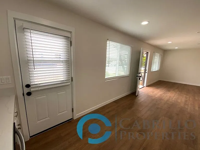 1628 Burton St — Photo 10