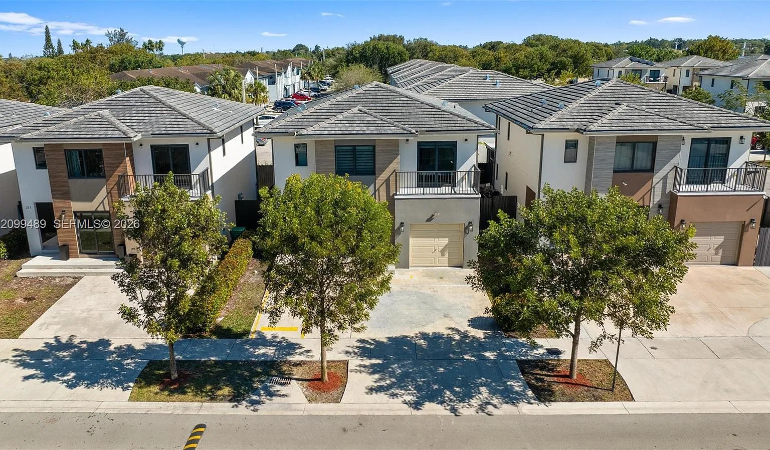 4 bed, 3.0 bath, 1902 sqft, $3,099 — Photo 2