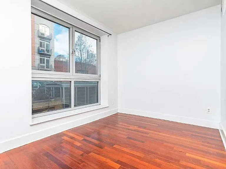 16 Meserole St #1B — Photo 3