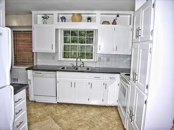 4th image of 912 Belle Glade Dr