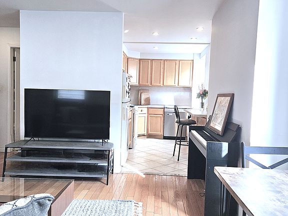 4th image of 251 E 13th St APT 5