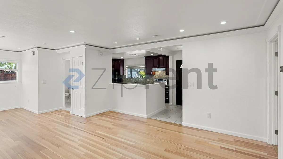 Living room - 5588 Cornell Dr