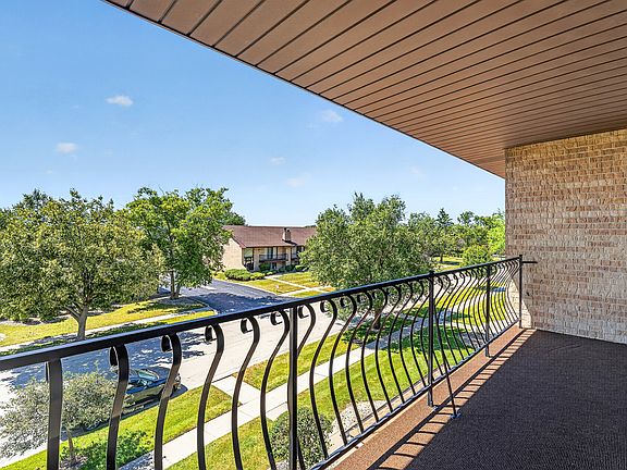 3rd image of 16107 Eagle Ridge Dr APT 3S