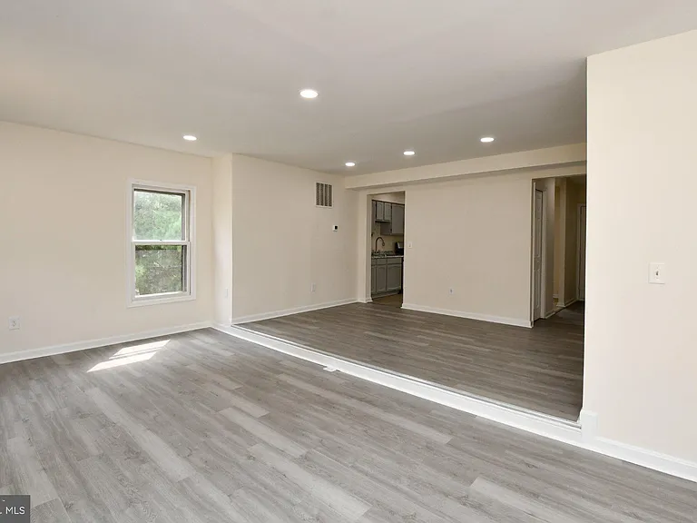 10709 Gideon Ct — Photo 15