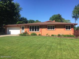 5668 Dennis St, Stevensville, MI 49127