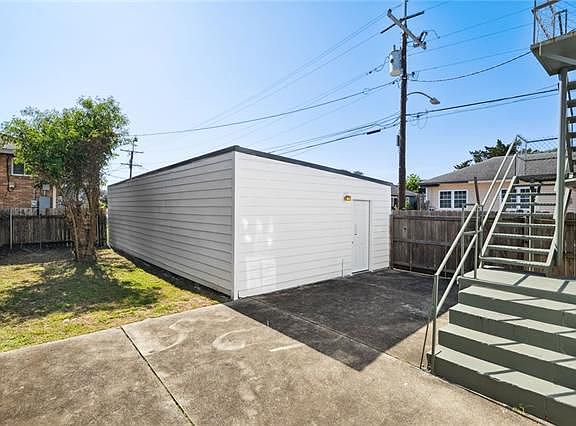 3rd image of 3134 Delachaise St