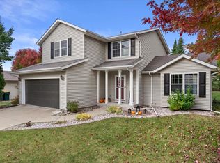 2606 Park Forest Dr, West Bend, WI 53090
