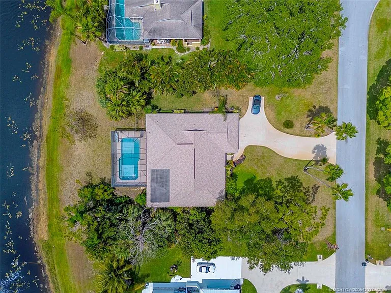 3074 NE Loquat Ln — Photo 34