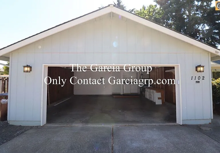 1102 NE Kathryn St — Photo 43
