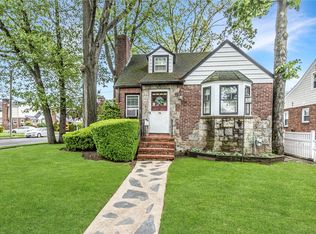 76 Albermarle Ave, Valley Stream, NY 11580