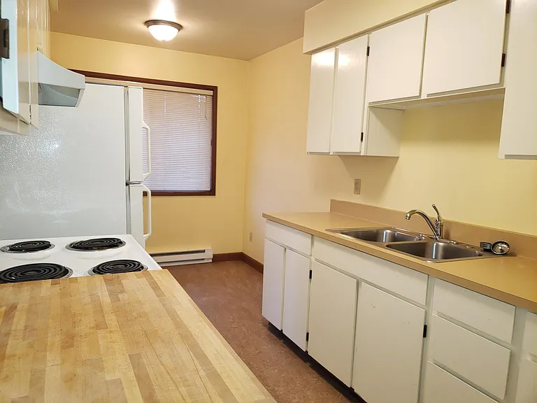 525 NE 78th Ave — Photo 3
