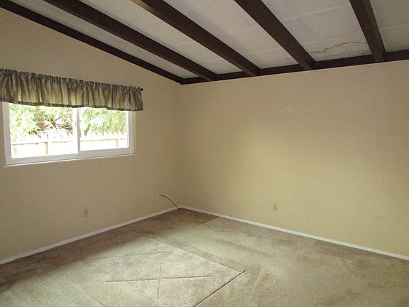 5th image of 740 Walnut Ln