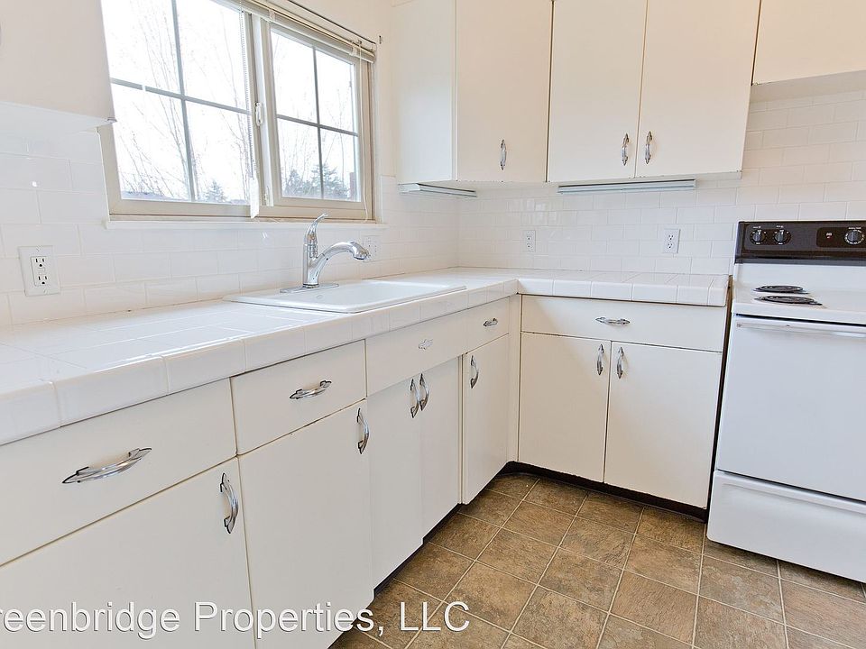 1st image of 4041 SE Belmont St APT 3