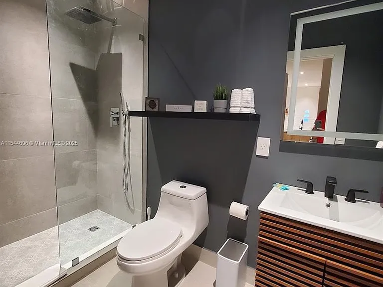 740 SW 9th St #2 — Photo 11