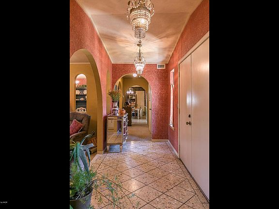 4th image of 9 Dellwood Ln