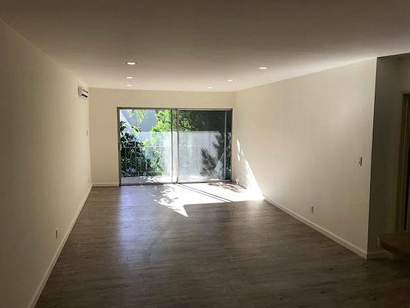 5th image of 10240 Camarillo St APT 309