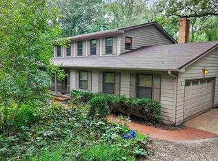 6 Westview Acres NE, Iowa City, IA 52240
