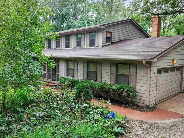 6 Westview Acres NE, Iowa City, IA 52240