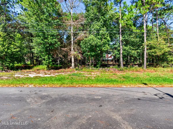 Nhn Grove St, Waveland, MS 39576