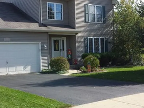 1521 Portage Ln, Woodstock, IL 60098