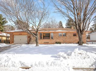 2728 Sheldon St, Roseville, MN 55113