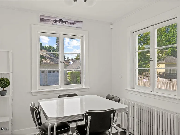 162 Lake Ave — Photo 14