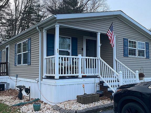 3rd image of 62 W Zimmer Dr