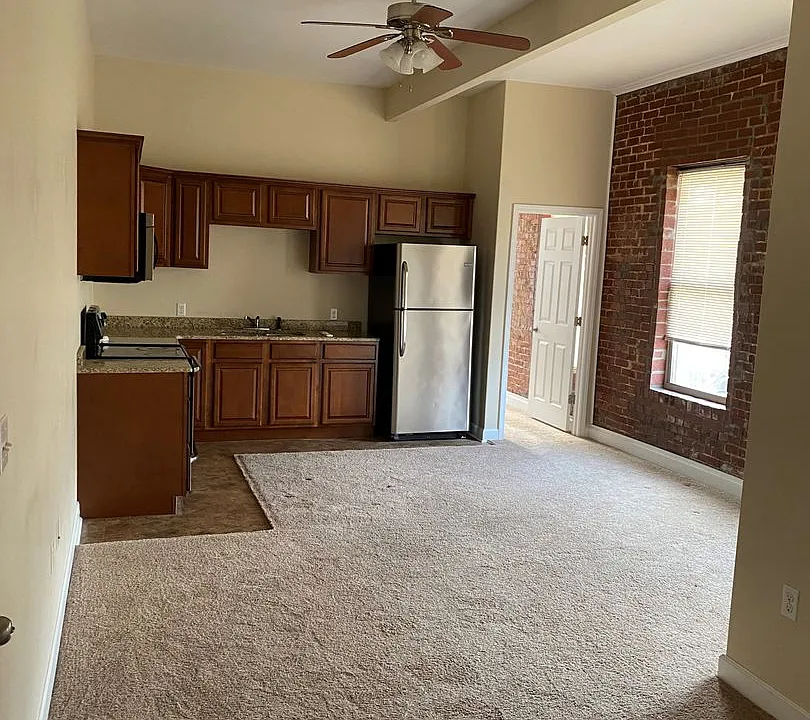 313 W B St #C